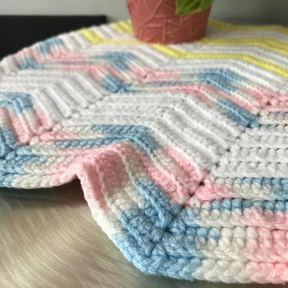 Knit rectangle ripple table placemat - Picture 3 of 4
